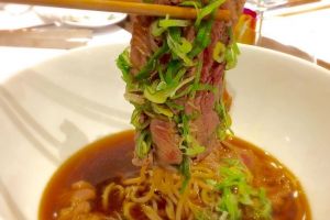 Ingin tahu menu yang asli Jepang? Kamu wajib datang ke restoran ini
