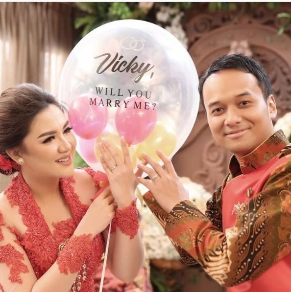 Tertutup soal asmara, Vicky Shu diam-diam sudah dilamar kekasih