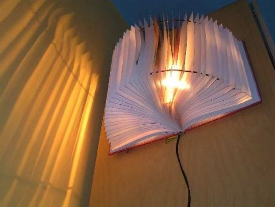 10 Benda hasil kreasi buku bekas ini cocok dipajang di rumah