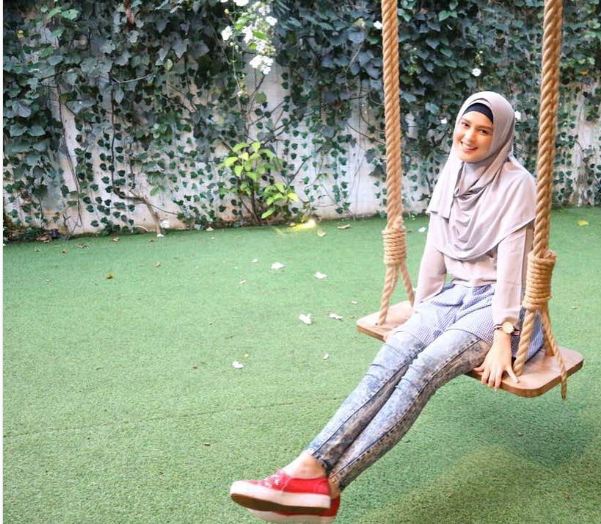 10 Momen Cut Meyriska berhijab ini selalu banjir pujian