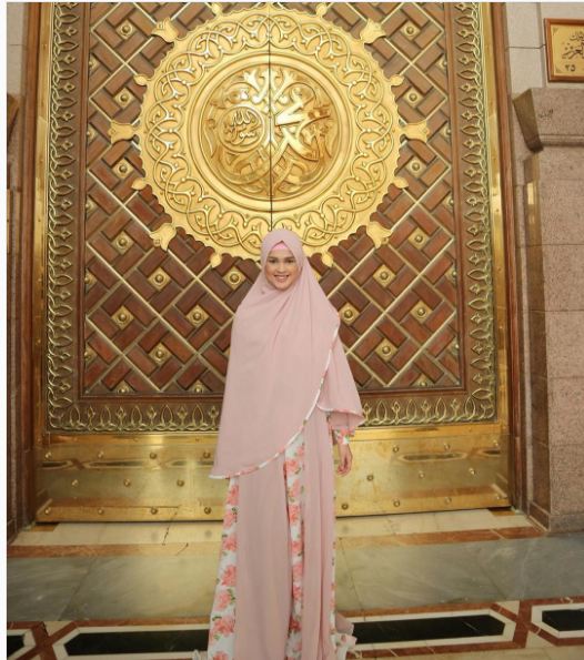 10 Momen Cut Meyriska berhijab ini selalu banjir pujian