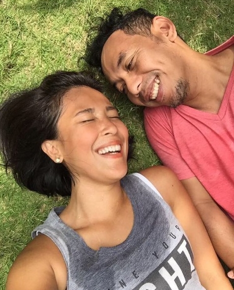 10 Gaya keluarga Pongki Barata & Sophie Navita, masih romantis ala ABG