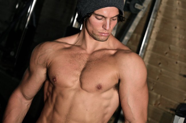 6 Pria ini buktikan vegan juga bisa punya badan kekar berotot, aw!