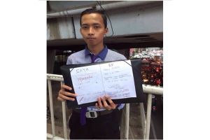 Nyari kerja di jembatan penyeberangan, Asrofi kini banjir tawaran