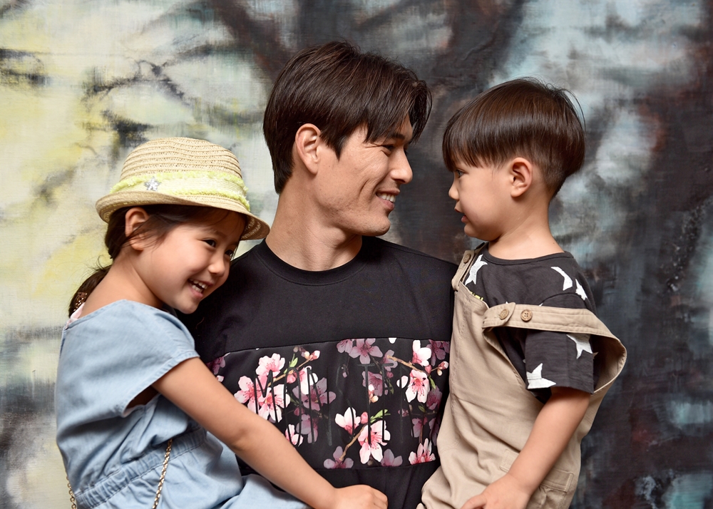 8 Hot papa aktor K-Drama ini bikin cewek meleleh, suami idaman banget