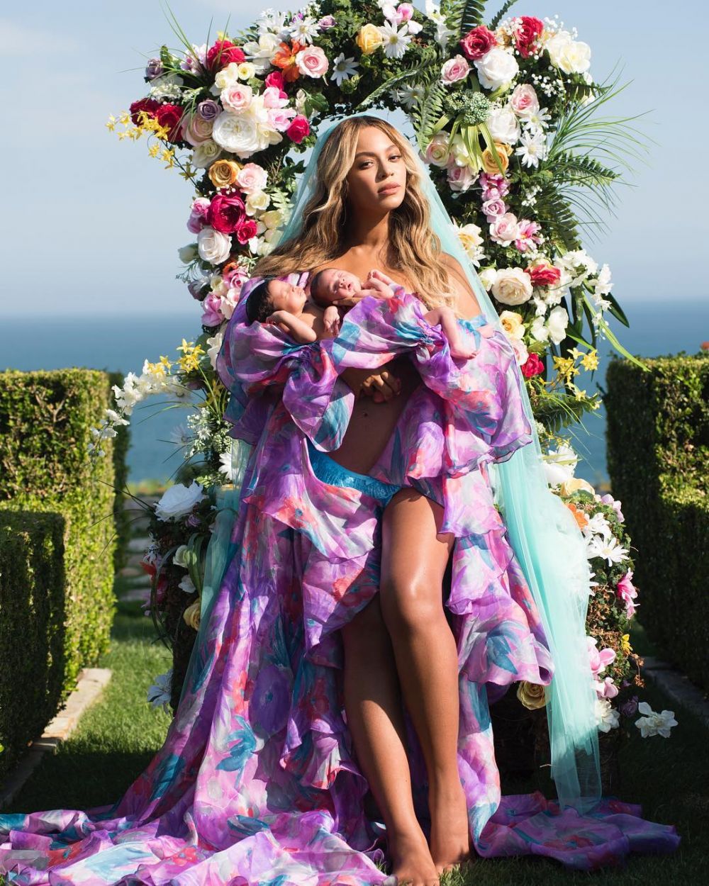 Pertama kalinya, Beyonce unggah foto bayi kembarnya di media sosial