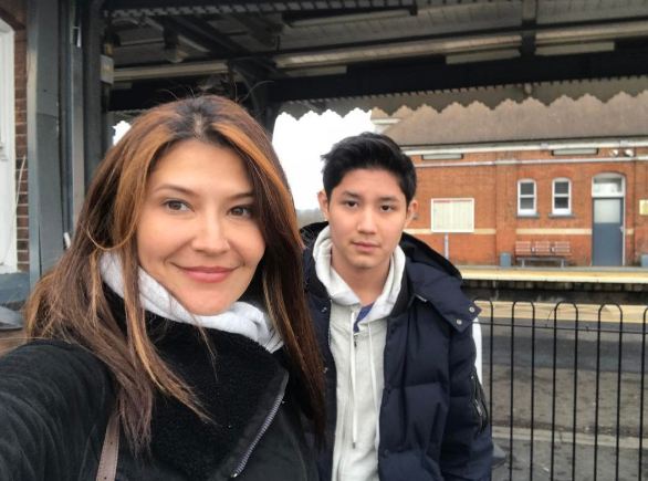 10 Foto bukti Teuku Rassya rupanya hobi traveling bareng ibunda
