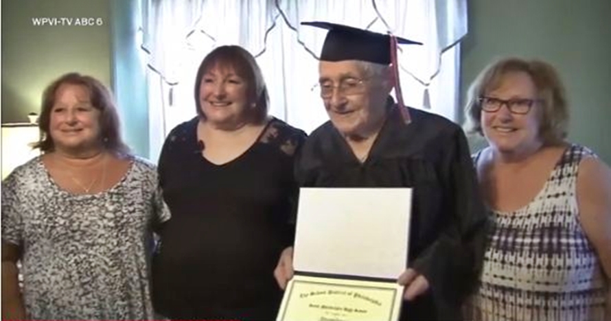 Baru lulus SMA, kakek veteran Perang Dunia II usia 97 ini jadi viral