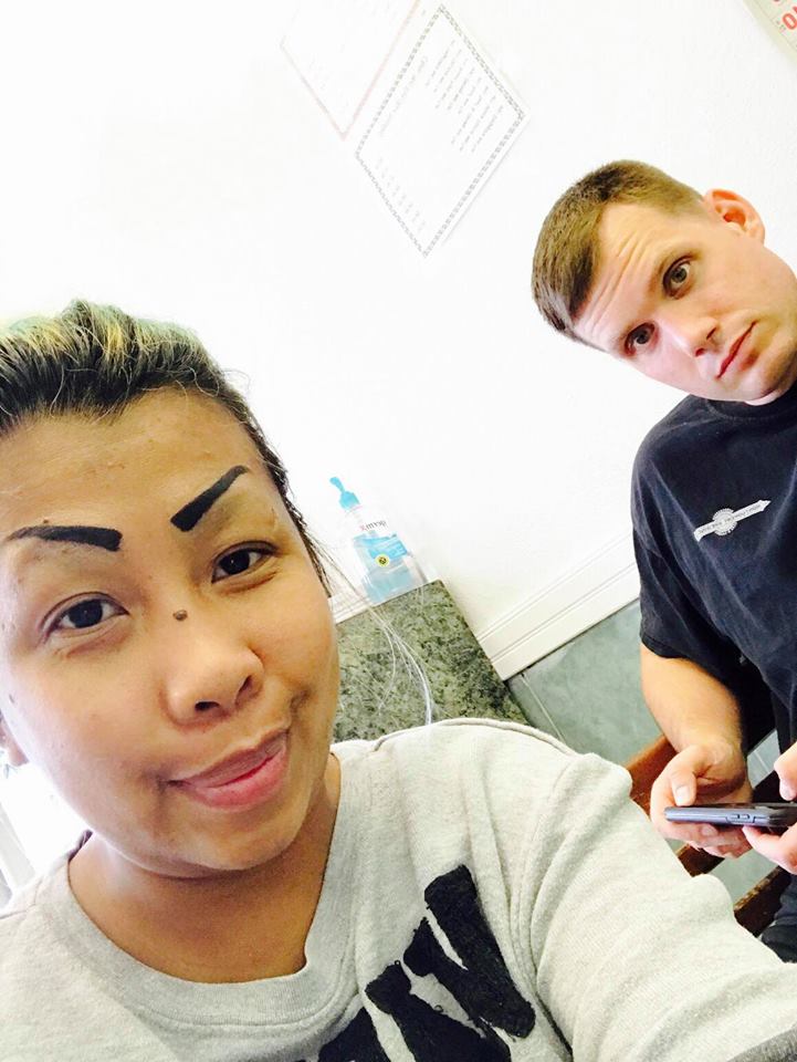 Heboh kisah cinta wanita gendut & beralis aneh yang pacari bule tampan