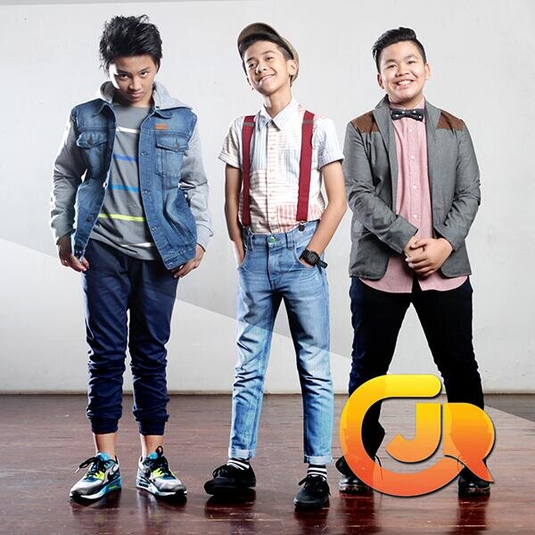 Ini 15 foto transformasi Iqbaal CJR dari boyband sampai jadi 'Dilan'