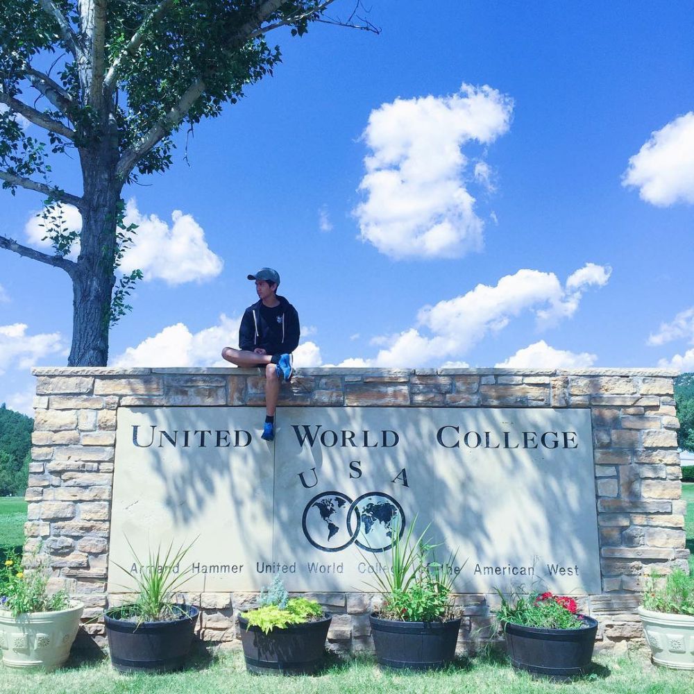 Ini 15 foto transformasi Iqbaal CJR dari boyband sampai jadi 'Dilan'