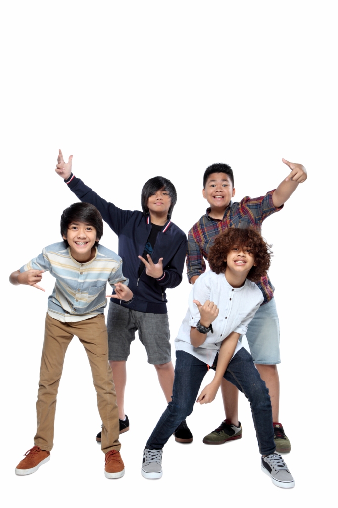 Ini 15 foto transformasi Iqbaal CJR dari boyband sampai jadi 'Dilan'
