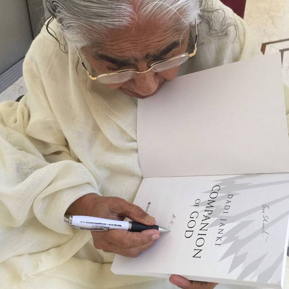 Berusia 1 abad, wanita ini masih pimpin organisasi spiritual dunia 