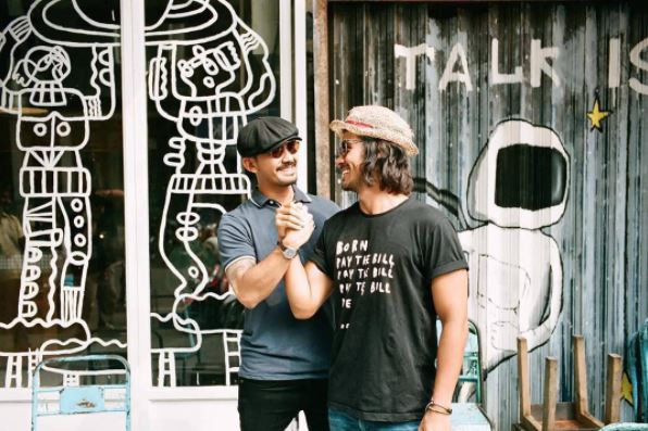 10 Foto bromance Rio Dewanto-Chicco Jerikho, bikin cewek susah milih