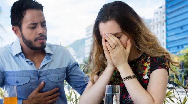 Bukannya bikin si dia nempel, 10 sikap saat PDKT ini malah bikin ilfil