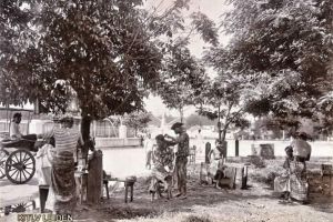 7 Potret lawas barbershop bawah pohon ini andalan tampil ganteng