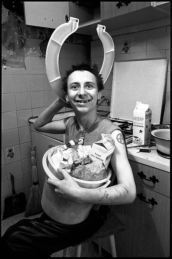 10 Foto langka keseharian anak-anak Punk di Rusia era 80-an, kece abis