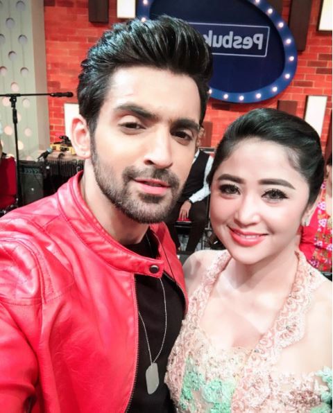 7 Potret mesranya Arjit Taneja dan Dewi Perssik, bikin fans pada baper