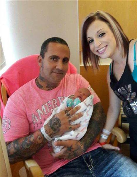 Kisah haru bayi meninggal setelah tertular penyakit melalui cium bibir