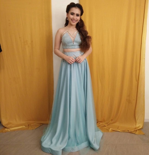 10 Foto bukti Ayu Ting Ting hobi tampil bak putri kerajaan