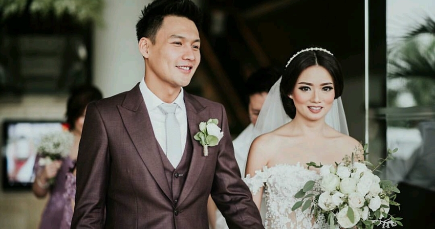 10 Potret haru momen pernikahan Fendy Chow & Stella Cornelia eks JKT48