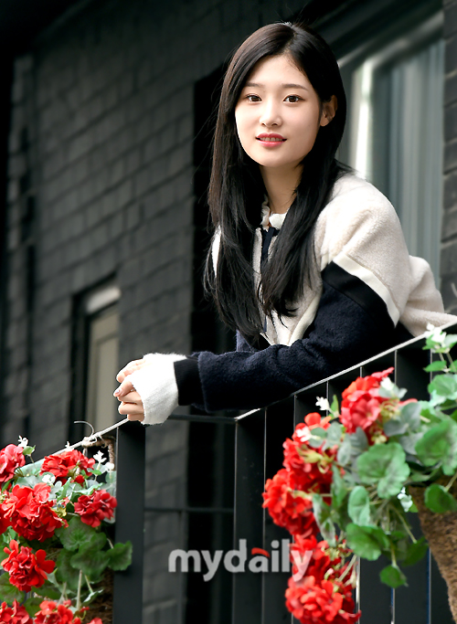 Jung Chae-yeon, personel DIA yang digadang-gadang jadi the next Suzy