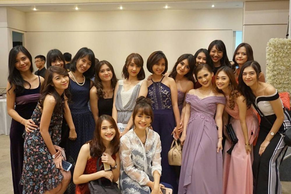 Pernikahan Stella eks JKT48 jadi ajang reuni, ini 8 potret keseruannya