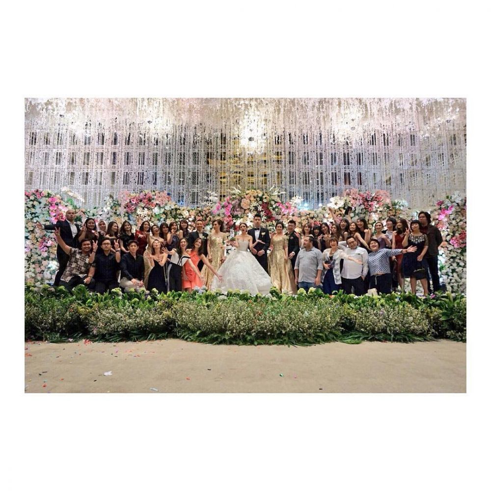 Pernikahan Stella eks JKT48 jadi ajang reuni, ini 8 potret keseruannya