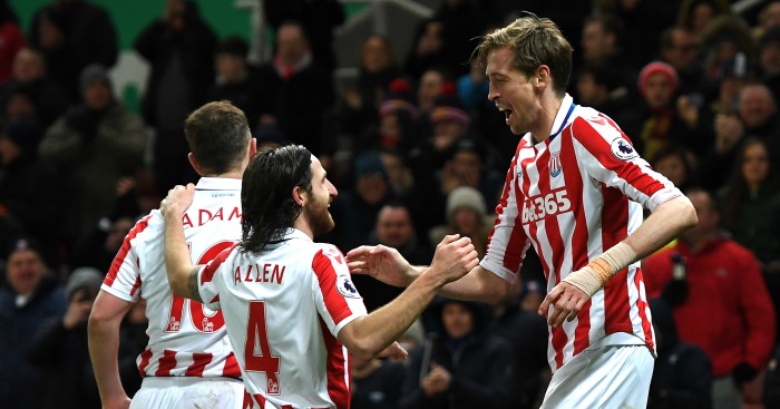 5 Striker bertubuh raksasa di sepak bola, predator udara nan haus gol