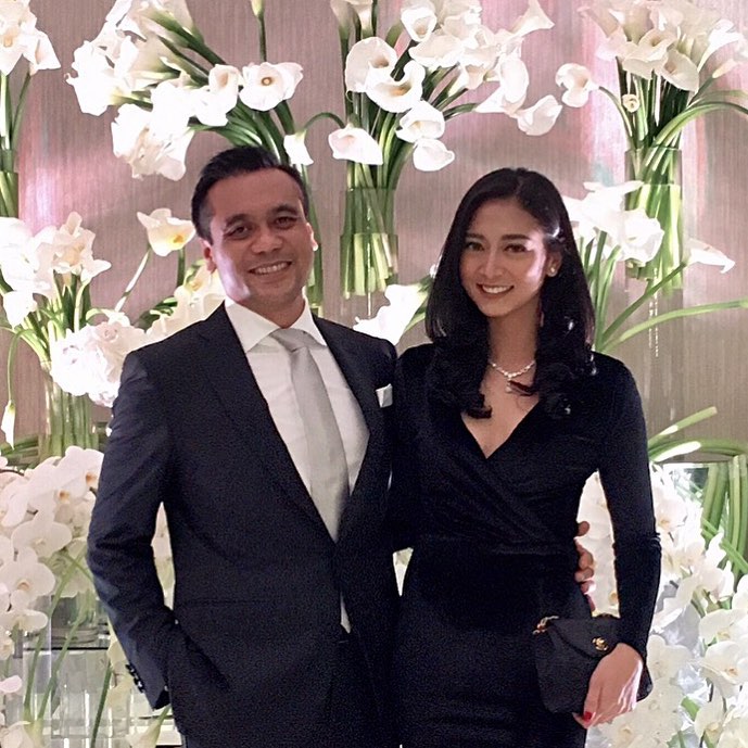 Resmi tunangan, ini 10 foto kemesraan Chico Hakim & Citra Soeroso