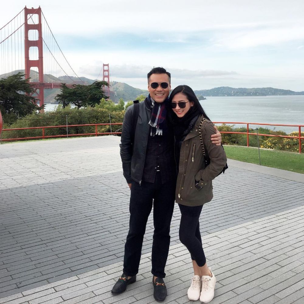 Resmi tunangan, ini 10 foto kemesraan Chico Hakim & Citra Soeroso