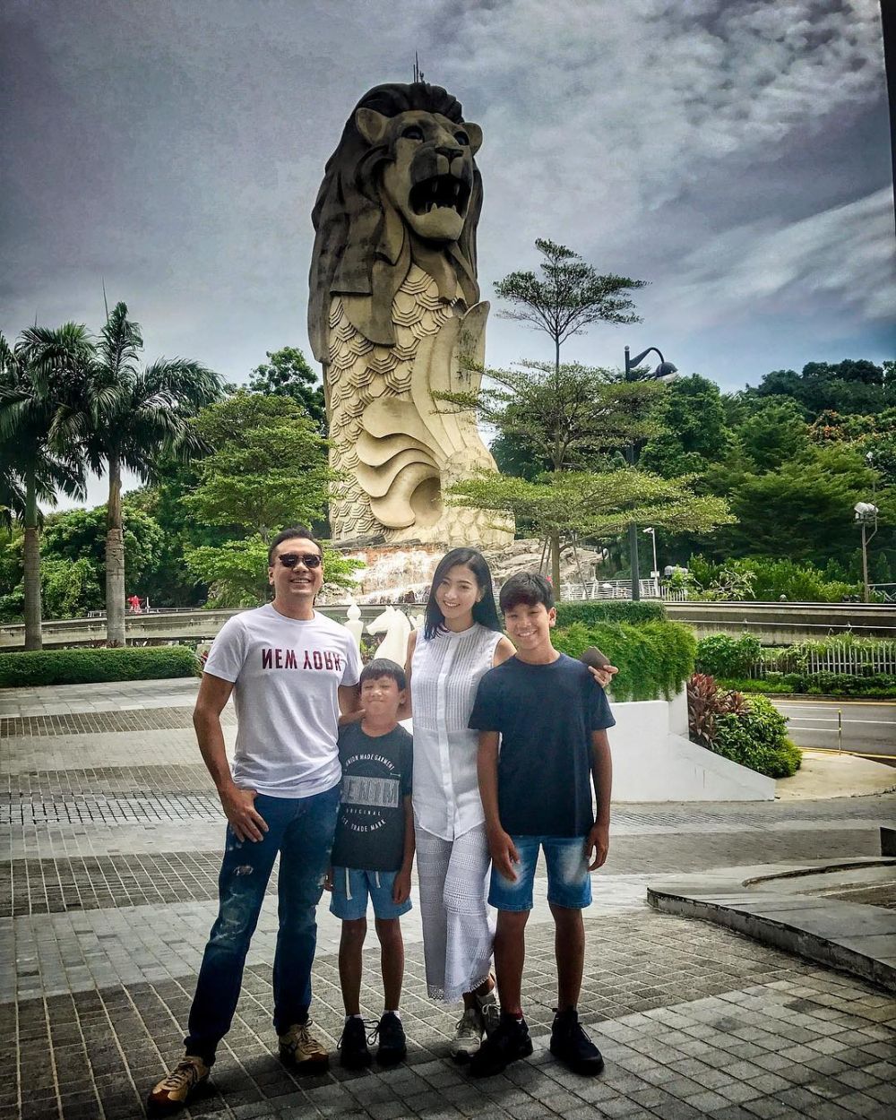 Resmi tunangan, ini 10 foto kemesraan Chico Hakim & Citra Soeroso