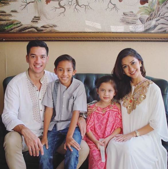 10 Potret kompaknya keluarga kecil Andrew White, family goals banget