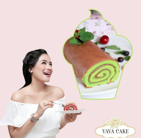 Dulu tak tertarik, 7 artis ini 'latah' buka bisnis kue kekinian