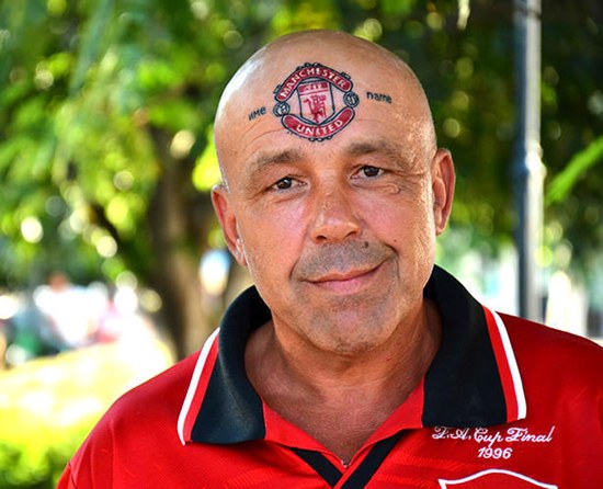 10 Foto 'kegilaan' fans sepak bola dukung tim kesayangannya, militan