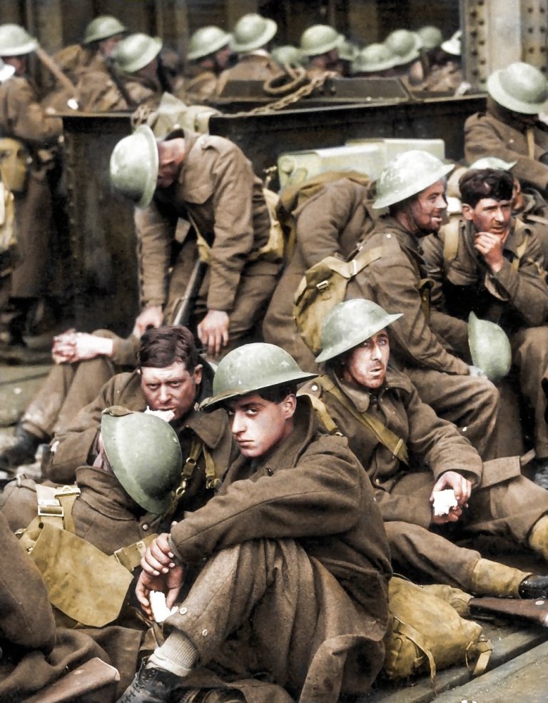 9 Potret evakuasi Dunkirk ini dibuat berwarna, dramatis abis!