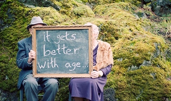 16 Potret pasangan lansia tunjukkan cinta sejati itu nyata