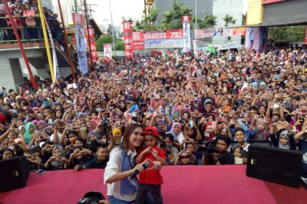 Single mom perkasa, begini 12 momen kebersamaan Ayu Ting Ting & Bilqis