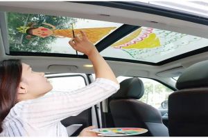 Wanita ini rela gambari plafon mobilnya, alasannya bikin haru