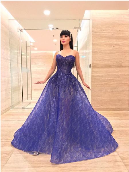 10 Koleksi baju panggung Zaskia Gotik ini sama cetar dengan Syahrini