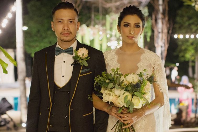 Resmi menikah, Tyas Mirasih pamer foto di ranjang bareng suami