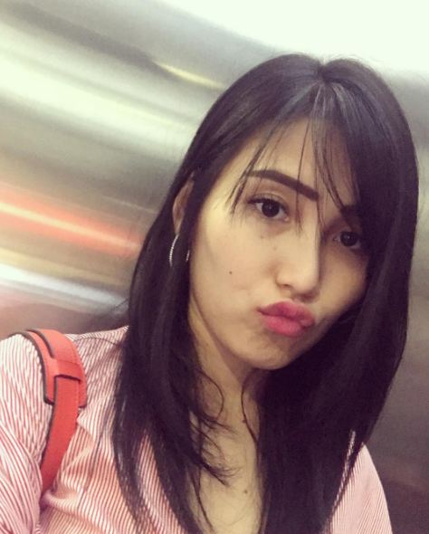 10 Foto bukti Ayu Ting Ting tetap kece meski pose 'jelek' saat selfie