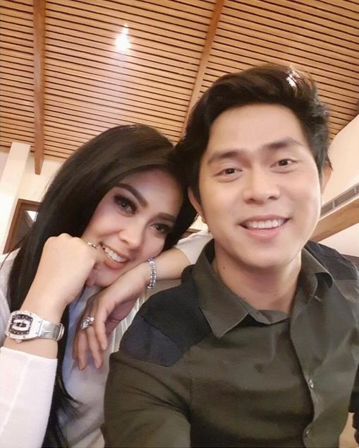Didoakan berjodoh, ini 10 potret kebersamaan Syahrini & Cakra Khan