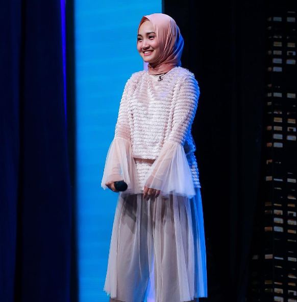 10 Potret Fatin Shidqia yang kini ganti gaya berhijab, makin stylist