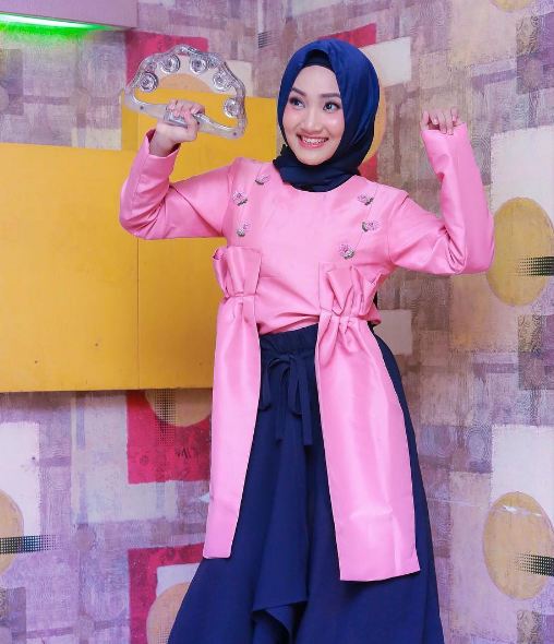 10 Potret Fatin Shidqia yang kini ganti gaya berhijab, makin stylist