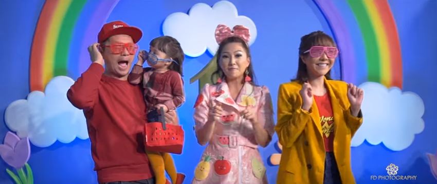 15 Foto bukti video klip lagu baru Sarwendah ini bertabur bintang