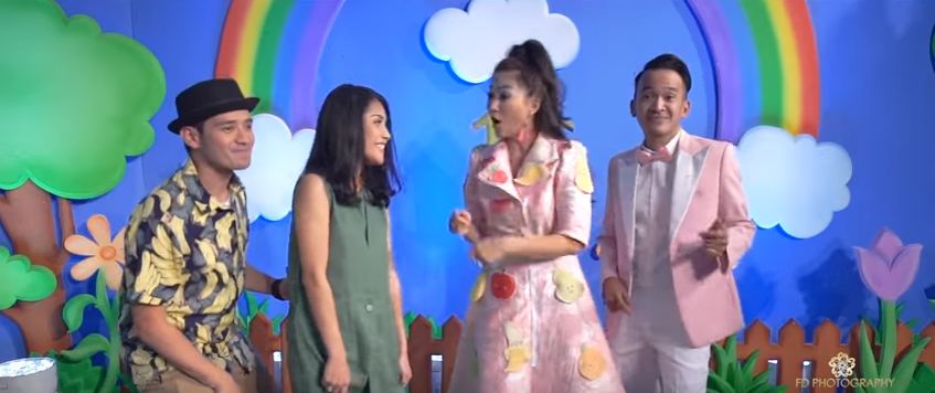 15 Foto bukti video klip lagu baru Sarwendah ini bertabur bintang