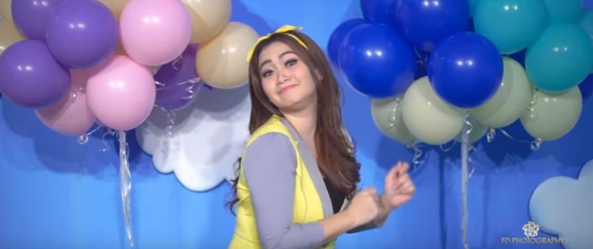 15 Foto bukti video klip lagu baru Sarwendah ini bertabur bintang