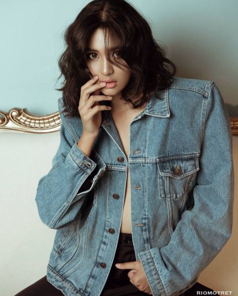 Masih muda, Mikha Tambayong berani pose seksi di 10 foto ini