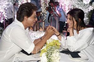 Bukan istrinya, Shah Rukh Khan justru ajak aktris ini kencan